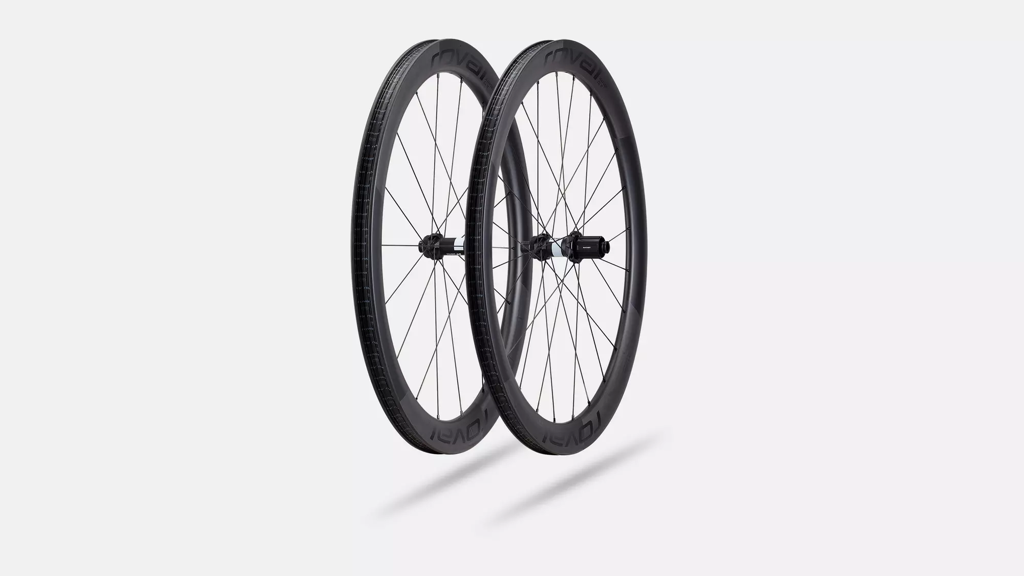 30026-640_WHL_RAPIDE-CL-III-700C-FRONT-SATIN-CARBON-SATIN_HERO-PDP.webp Paires de Roues Roval Rapide CL III – Image 1
