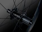 Roues de route en carbone Enve SES 3.4 noires 39/43 mm, compatibles avec freins à disque et tubeless, 2024-2025 – Image 11